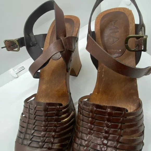 MIA Leather and Wood Woven Clogs-VINTAGE 90s (SIZE 8) - Picture 4 of 11